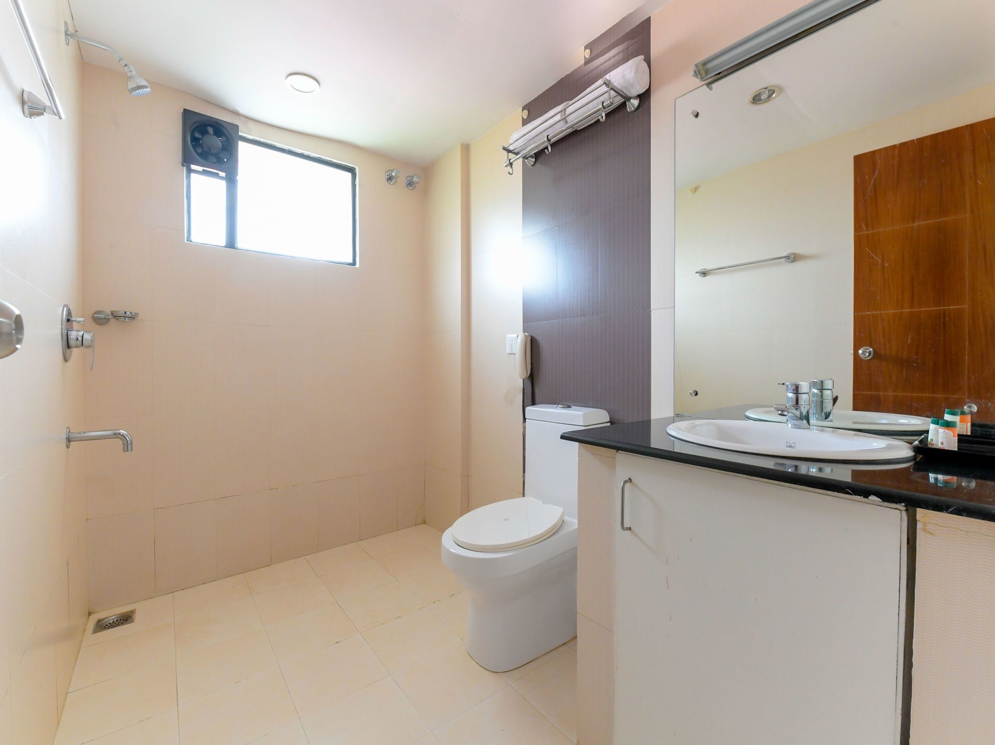 Hotel Oyo 7188 Ajantha Regency Kochi Zewnętrze zdjęcie